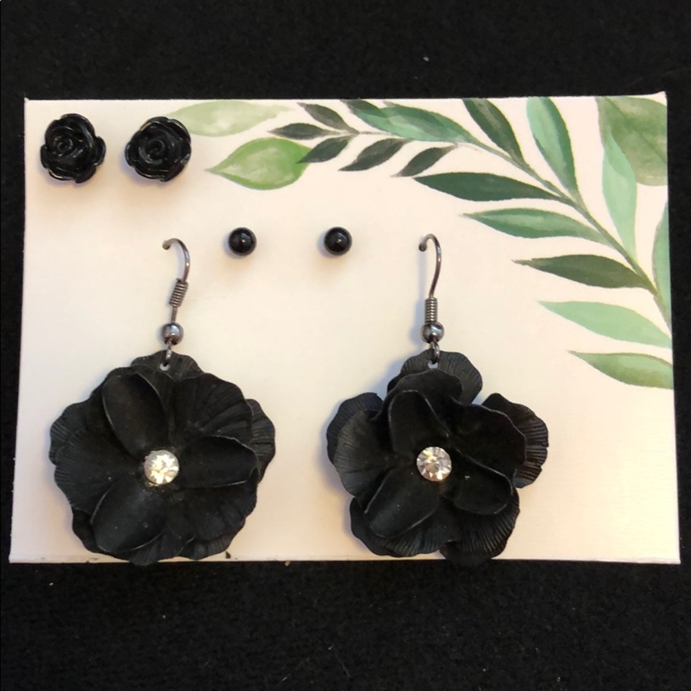 Matching black floral necklace and earrings - Picture 4 of 11